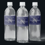 Elegant 25. Wedding Anniversary Monogram Custom<br><div class="desc">Elegante 25. Hochzeitstag Monogramm Custom Water Flasche Label. Anpassbare Monogramm Initial- und Bride- und Groom-Namen. Klicken Sie auf diese Vorlage, um sie schnell und einfach anzupassen. Das elegante 25. Hochzeitstag Monogram Custom Water Bottle Label ist Teil der Wedding Anniversary Collection in diesem Laden. 30 Tage Geld zurück Garantie. Weltweit schnell...</div>