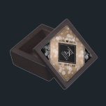 Elegant 28. Linen Hochzeitstag Feier Kiste<br><div class="desc">Feiern Sie den 28. Leinenhochzeitstag mit dieser stilvollen Sake-Box! Elegante Schwarz-Weiß-Schrift mit hexagonaler Konfetti und weißem Leinenhintergrund verleihen diesem besondere Anlass eine unvergessliche Touch und einen außergewöhnlichen Meilenstein. Personalisieren Sie die Namen und Daten der Ehe des Paares. Design © W.H. Sim. Weitere Informationen unter zazzle.com/expressionsoccasions</div>