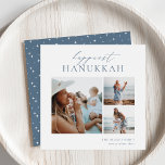 Elegant 3 Foto Collage Happiest Hanukkah Feiertagskarte<br><div class="desc">Freuen Sie sich auf diese modernen Hanukkah-Urlaubskarten mit 3 Ihrer Lieblingskarten (eine vertikale und zwei kleine horizontale oder landschaftlich orientierte). "Happiest Hanukkah" erscheint oben in der Hand mit Schriftzeichen und klassischen Serifenschriften. Personalisieren Sie mit Ihrem Familiennamen und dem Jahr unten rechts.</div>