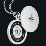 Elegant 60. Diamond Wedding Jubiläum Medaillon<br><div class="desc">Feiern Sie das 60. Hochzeitsjubiläum mit diesem Gedenklocket! Elegante Schwarz-Weiß-Schriften mit stilisierten Diamantenkonfetti auf weißem Hintergrund verleihen diesem besondere Anlass eine unvergessliche Touch und einen außergewöhnlichen Meilenstein. Passen Sie sich die Namen der glücklichen Paare an und fügen Sie Datum für ihren Diamantenjubiläum hinzu. Design © W.H. Sim. Weitere Informationen unter...</div>