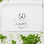 Elegant 60 So was Funny Zitat 60. Geburtstag  Geschirrtuch<br><div class="desc">Elegant 60 So was Funny Zitat 60. Geburtstag Küchentuch. Das inspirierende und lustige Zitat 60 so was. Machen Sie Ihr eigenes 60. Geburtstag Küchentuch für sie oder für ihn und personalisieren Sie mit Ihrem Namen und Alter. Ideal für eine Person mit einem Sinn für Spaß.</div>