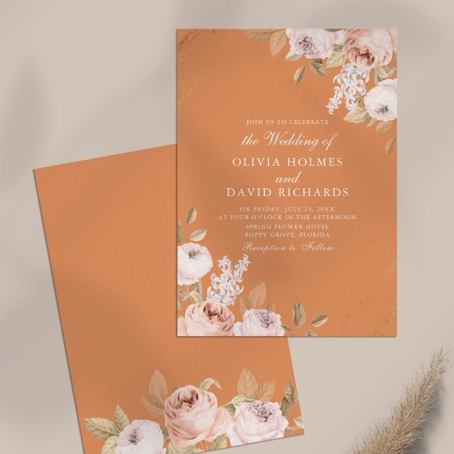 Elegant Apricot Peony Wedding Einladung (Elegant Apricot Peony Wedding Invitation on neutral table)
