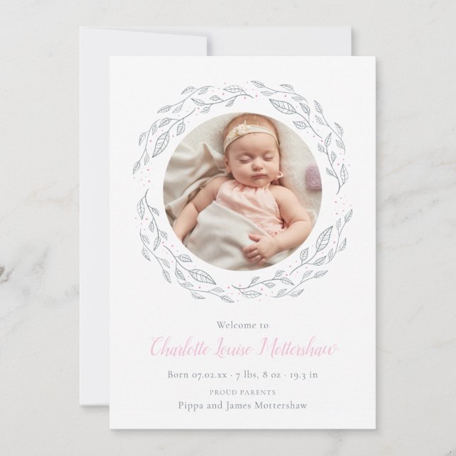 Elegant Baby Girl Foto Floral Garland Birth Ankündigung (Vorderseite)