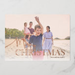 Elegant Beach Weihnachtsgrüße Folien Feiertagskarte<br><div class="desc">Die schicke Weihnachtskarte zeigt "fröhliche Weihnachten" in handgeschriebenen Schriftzeichen als Overlay auf Ihrem Lieblings-Strand oder Foto. Fügen Sie einfach Ihre eigenen Strandbilder ein und personalisieren Sie mit Ihrem Namen</div>