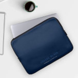 Elegant Beruflich Navy Blue Laptopschutzhülle<br><div class="desc">Das ist ein moderner und minimalistischer Laptop-Ärmel in marineblau. Es wird jedem Anzug,  der nach einem schicken und minimalen Design sucht. Passen Sie dies mit Ihren eigenen Daten an. Bitte kontaktieren Sie den Designer für eventuelle Variationen dieses Designs.</div>