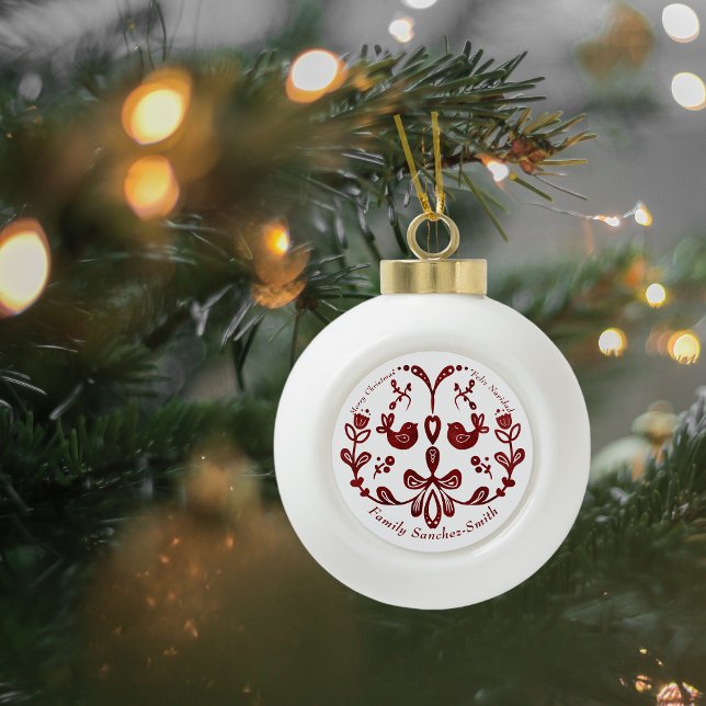 Elegant Bilingual Burgundy Birds Keramik Kugel-Ornament (Bilingual Christmas ornament, Spanish, personalized Family name & custom text. Multilingual project)