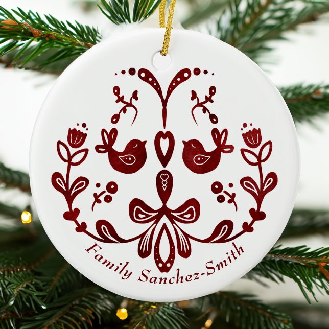 Elegant Bilingual Burgundy Birds Weihnachten Keramik Ornament (Bilingual Christmas Ornament. personalized, customizable, Spanish feliz navidad multilingual project)