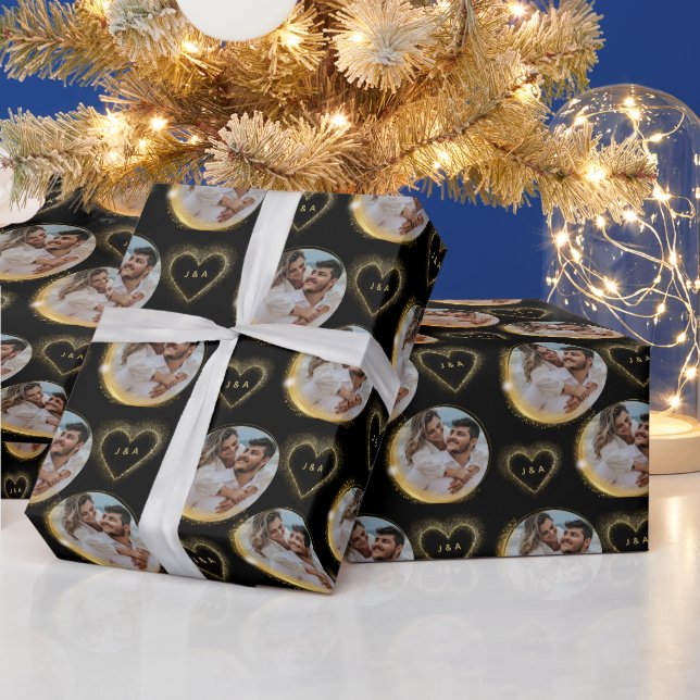Elegant Black and Gold Couple Photo Initials  Geschenkpapier (Feiertage)