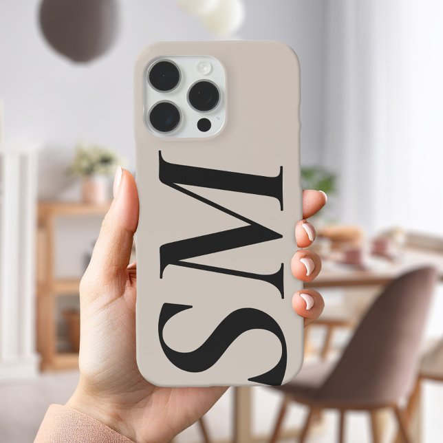 Elegant Black Beige Bold Initial Monogram iPhone 16 Pro Max Hülle (Von Creator hochgeladen)