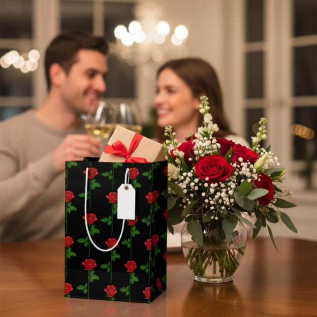 Elegant Black Gift Bag with Hand-Drawn Red Roses Mittlere Geschenktüte (Von Creator hochgeladen)
