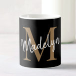 Elegant Black Gold Monogram Girly Script Stilvoll Kaffeetasse<br><div class="desc">Elegante Black Gold Monogram Girly Script Stilvolle Coffee Tasse. Diese moderne und elegante Kaffeemaschine mit individueller Monogramm und Namen ist einfach zu personalisieren.</div>