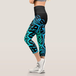 Elegant Blau und Aquamarin Mandala auf dem Schwarz Capri Leggings