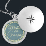 Elegant Blue and Cream Leaf Mother of the Groom Medaillon<br><div class="desc">Dieses schöne Schloss ist ein besonderes Accessoire, das für die Mutter des Bräutigams entworfen wurde. Das Logodesign ist in den Farben Blau und Creme gehalten und weist ein cremefarbenes Blatt-Muster auf, das eine Touch von Eleganz und natürlicher Schönheit verleiht. Die versteckte Botschaft ist eine besondere Touch, die diesen Raum für...</div>