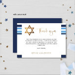 Elegant Blue and Gold Tallit Bar Mitzvah Dankeskarte<br><div class="desc">Zeigen Sie Ihre Dankbarkeit im Stil mit dieser raffinierten Bar Mitzvah Dankeschön-Karte, mit einem zeitlosen Design, inspiriert durch die heilige Tradition des Tallits. Das elegante Tallit-Motiv, gepaart mit einem wunderschön gestalteten Star of David, Set den Ton für eine herzliche Botschaft. Die Karte ist mit einer modernen Goldfolie aus Imitat "Danke"...</div>