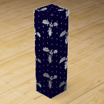 Elegant Blue and Silver Foil Christmas Holly Weinbox<br><div class="desc">Elegantes Blau und Silber Imitate Foil Christmas Holly Design</div>