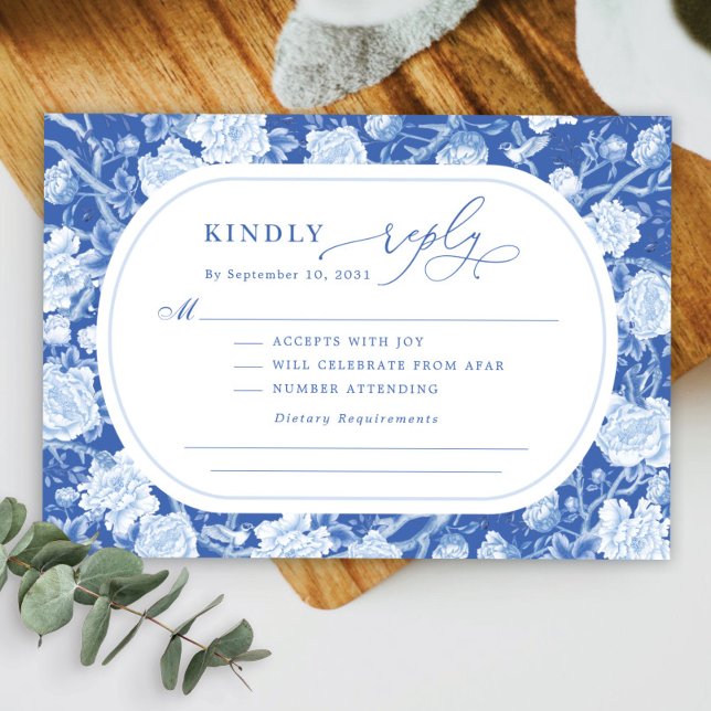 Elegant Blue Chinoiserie Bird Peony Wedding RSVP Karte (Von Creator hochgeladen)