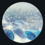 Elegant Blue Christmas Balls Runder Aufkleber<br><div class="desc">Elegante Weihnachtsbällchen auf einem knackigen Hintergrund.</div>
