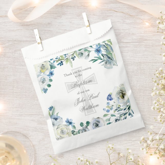 Elegant Blue Floral Religious Cross Baptism Geschenktütchen (Ausgeschnitten)