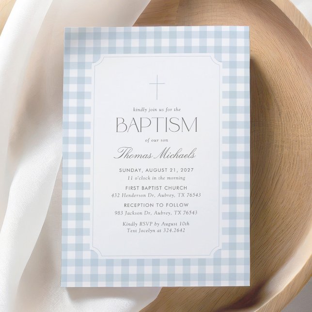 Elegant Blue Gingham Cross Boy Baptism Einladung (Von Creator hochgeladen)