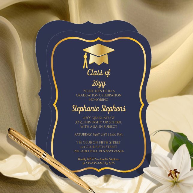 Elegant Blue | Gold Cap Graduation Party Einladung (Elegant Blue Gold Tone Grad Cap Bracket-Style Frame Graduation Party Invitation)