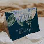 Elegant Blue Hydrangea | Blank Navy Dankeschön Kar Dankeskarte<br><div class="desc">Diese elegante blaue Hydrangea leere Marine danke Ihnen Karte ist perfekt für eine Frühjahr-oder Sommer Hochzeit. Das klassische Blumendesign besticht durch die weiche,  pulverblaue Hydrangeas mit neutralen Creme-Blume und grünen Blätter. Diese Karten können für eine Hochzeit,  ein Brautparty oder eine besondere Veranstaltung verwendet werden.</div>