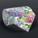 Elegant Blue Hydrangea Blumenmuster Hochzeit Krawatte<br><div class="desc">Diese elegante Blumenbinde für Hochzeiten und andere besondere Anlässe zeichnet sich durch blauen und rosa Hydrangea-Blüten aus. Ideal für den Bräutigam und Trauzeugen für Ihre Hochzeitsfeier. Tragen Sie sich als klassische Nackenschleife für Männer, als Gürtel für Frauen oder für den Einsatz in Handwerksprojekten. Entworfen von dem weltbekannten Künstler ©Tim Coffey....</div>