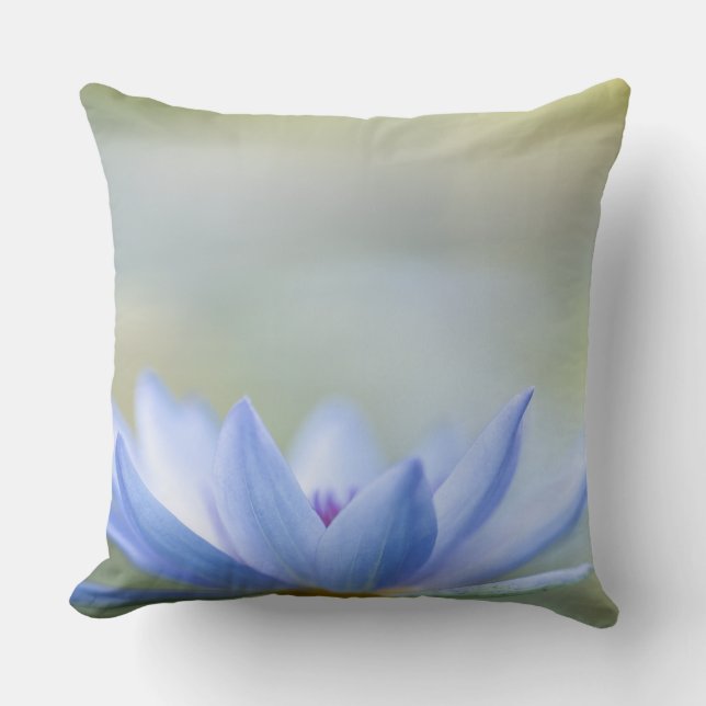 Elegant Blue Lotus Kissen (Vorderseite)