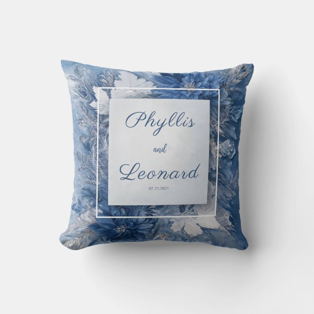 Elegant Blue Marble Floral Wedding Kissen (Vorderseite)
