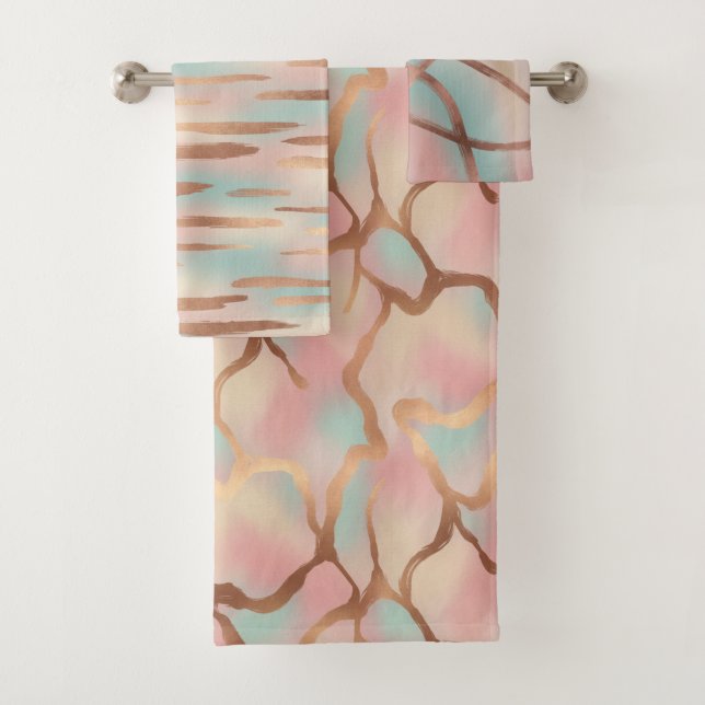 Elegant Blush Pink, Aqua & Gold Seamless Pattern Badhandtuch Set (Insitu)