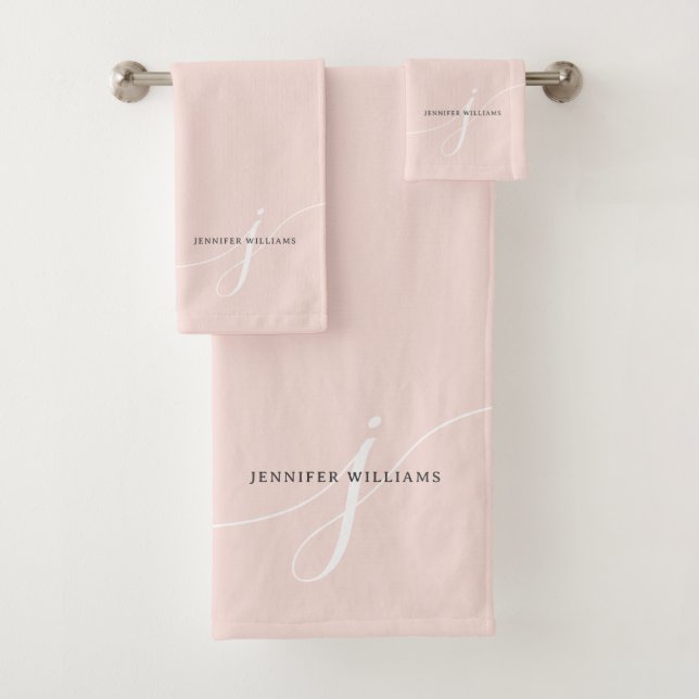Elegant Blush Pink Script Monogram Typografie Badhandtuch Set (Insitu)