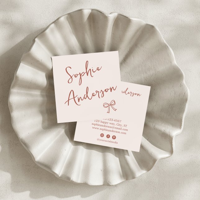Elegant Blush Pink Script with Bow        Quadratische Visitenkarte (Von Creator hochgeladen)