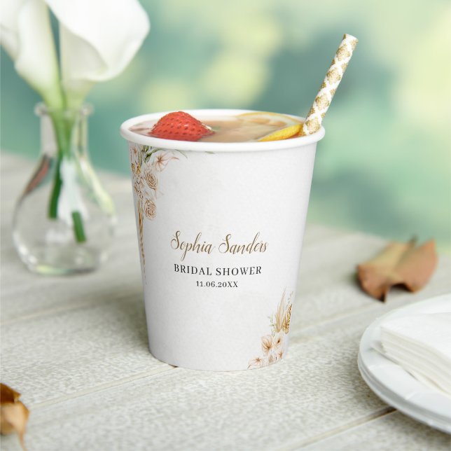 Elegant Boho Style with Beige & Yellow Flowers Pappbecher (In Situ)