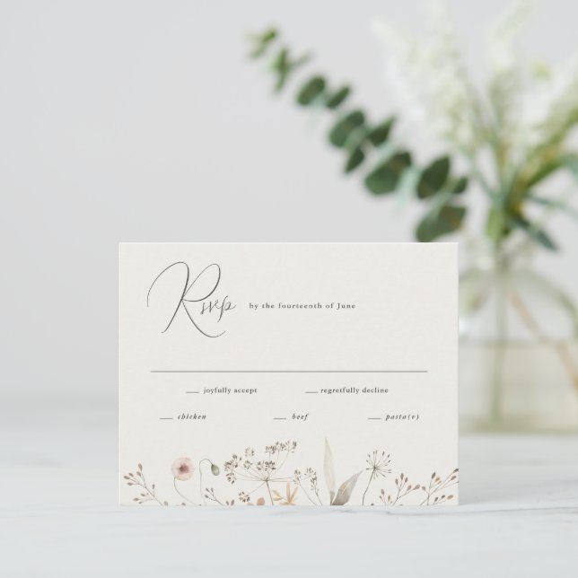 Elegant Boho Wildblume Wedding RSVP Karte (Stehend Vorderseite)