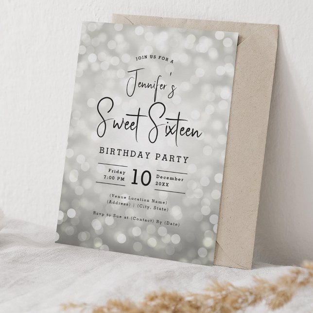Elegant Bokeh Lights Modernes Script Sweet 16 Silv Einladung (Elegant Bokeh Lights Modern Script Sweet 16 Silver Invitation)
