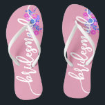 Elegant Bridesmaid Hochzeitkalligrafie Flip Flops<br><div class="desc">Für weitere Anpassungen klicken Sie bitte auf die Schaltfläche "Anpassen" und verwenden Sie unser Designwerkzeug, um diese Vorlage zu ändern. Wenn die Optionen verfügbar sind, können Sie Text und Bild ändern, indem Sie einfach auf "Text oder Bild hier bearbeiten/entfernen" klicken und Ihr eigenes Bild hinzufügen. Wenn Sie dieses Design einem...</div>