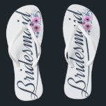 Elegant Bridesmaid Hochzeitkalligrafie Flip Flops<br><div class="desc">Für weitere Anpassungen klicken Sie bitte auf die Schaltfläche "Anpassen" und verwenden Sie unser Designwerkzeug, um diese Vorlage zu ändern. Wenn die Optionen verfügbar sind, können Sie Text und Bild ändern, indem Sie einfach auf "Text oder Bild hier bearbeiten/entfernen" klicken und Ihr eigenes Bild hinzufügen. Wenn Sie dieses Design einem...</div>