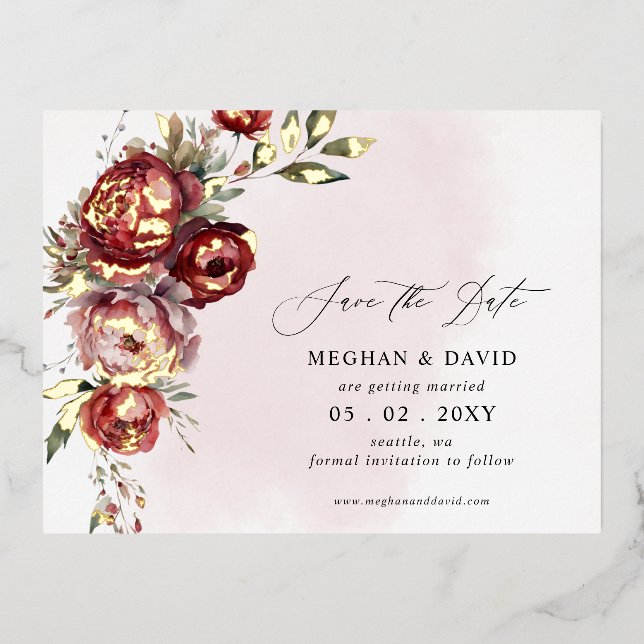 Elegant Burgundy Blush Bloral Save the Date Folie Einladungspostkarte (Vorderseite)