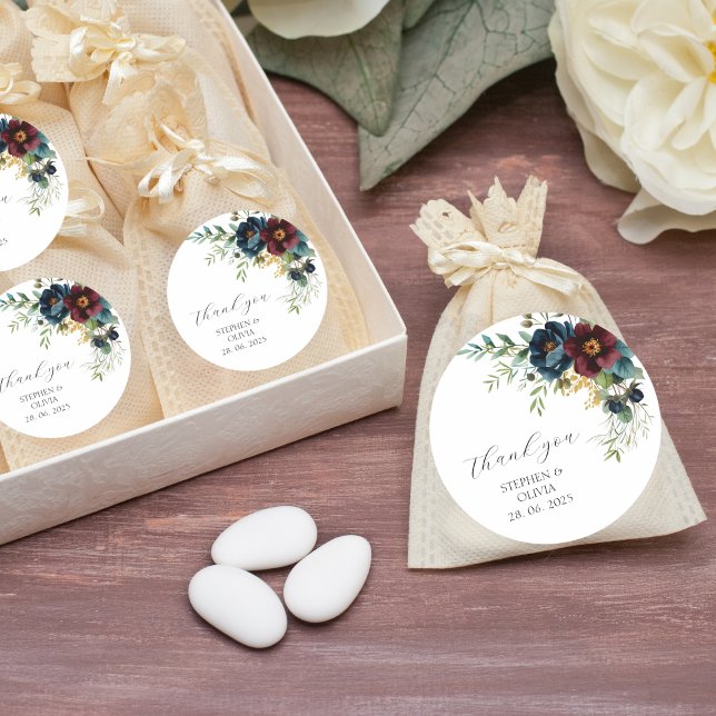 Elegant Burgundy Floral Blooms & Greenery wedding Runder Aufkleber (Von Creator hochgeladen)