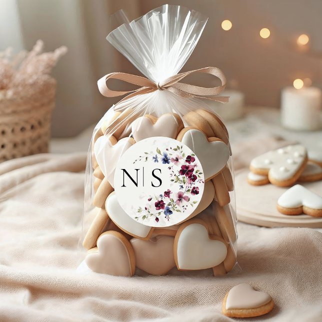 Elegant Burgundy Floral Monogram Initial Wedding Runder Aufkleber (Von Creator hochgeladen)