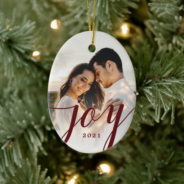 Elegant Burgundy Joy Script Foto Weihnachten Keramik Ornament (Baum)
