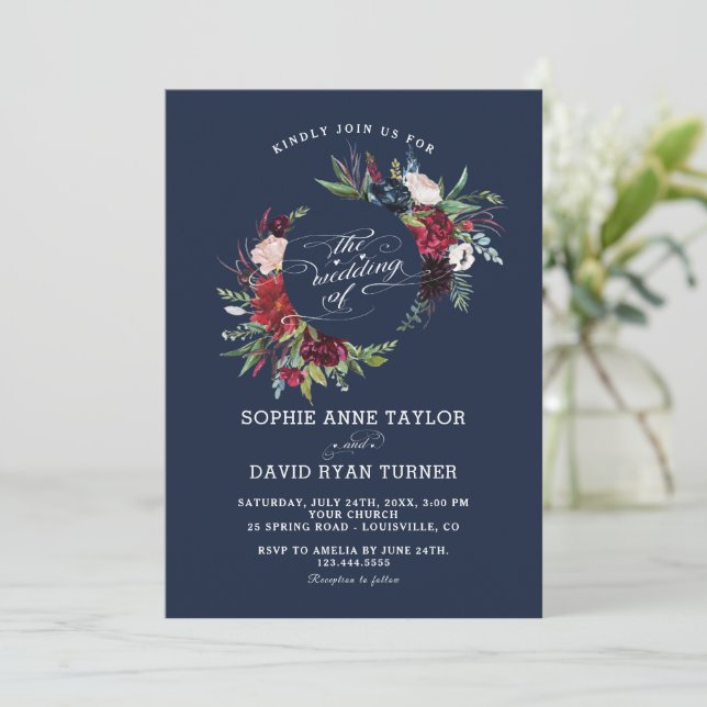 Elegant Burgundy Navy Blue Floral Wreath Wedding Einladung (Stehend Vorderseite)
