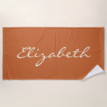 Elegant Burnt Orange Handgeschriebener Skriptname  Strandtuch<br><div class="desc">Dieses individuell gestaltete Strandhandtuch trägt Ihren Namen in schönen handgeschriebenen Schriftzeichen auf einem eleganten,  orangefarbenen Hintergrund. Gute Geschenkidee.</div>