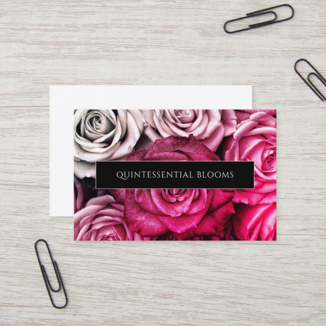Élégant Carte de visite fleuriste rose Roses (Devant/Arrière en situation)