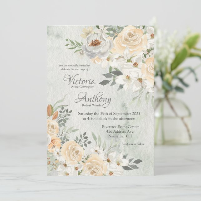 Elegant Champagne Ivory Floral Script Wedding Einladung (Stehend Vorderseite)