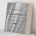 Elegant Chic Glitter Sweet 16 Birthday Silver  Einladung<br><div class="desc">Celebrate in Style with Chic Glitter fabric Sweet 16 Invitation. Make your Sweet 16 party unforgettable with the Chic Glitter fabric invitation. Customize with your party details for a chic and elegant touch.</div>