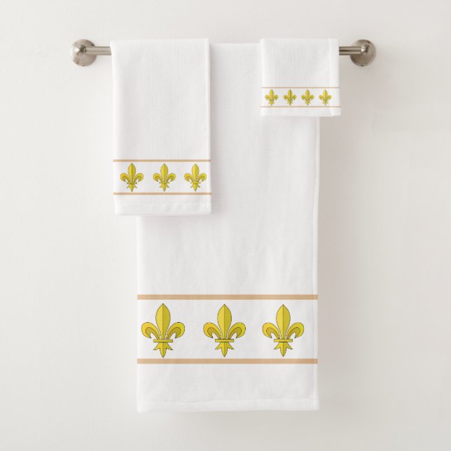 Elegant, Chic Golden Lis Flowers on White Badhandtuch Set (Insitu)