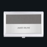 Elegant Chic Texture Gray Silver Visitenkarten Etui<br><div class="desc">Eleganter Visitenkartenhalter mit grauer Textur und silberfarbenem Streifen. Sie können Ihr Monogramm oder Ihren Namen hinzufügen.</div>