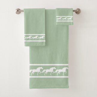 Elegant, Chic White Horses on Laurel Green Badhandtuch Set