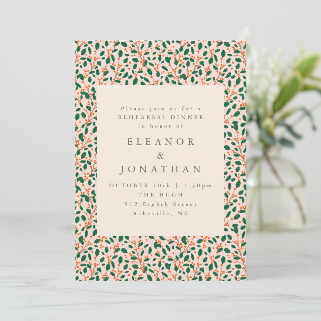 Elegant Christmas Holly Wedding Rehearsal Dinner Einladung (Stehend Vorderseite)