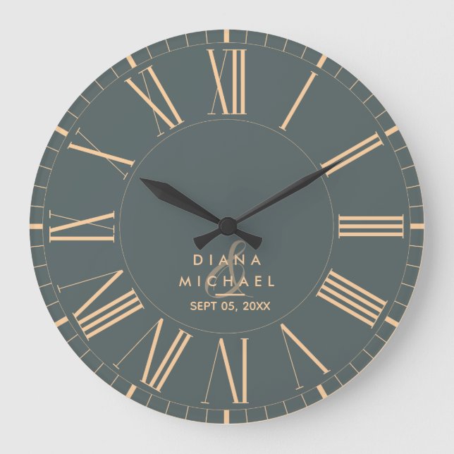 Elegant Classic Roman Numerals Typography Wedding Große Wanduhr (Vorderseite)